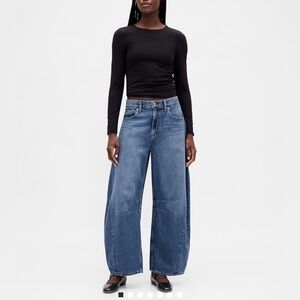 Never worn High Rise Horseshoe Jeans